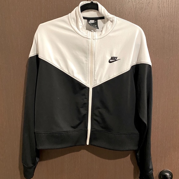 white nike zip up